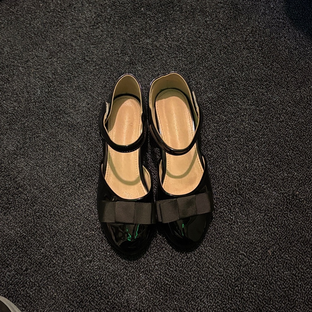 Chic Black Patent Leather Flats with Bow